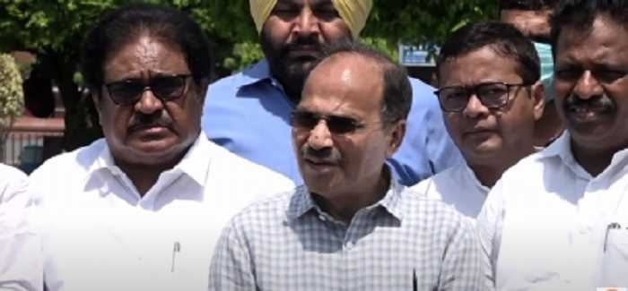 कांग्रेस सांसदों ने लोकसभा अध्यक्ष से की मुलाकात, दिल्ली पुलिस की शिकायत की कांग्रेस सांसदों ने लोकसभा अध्यक्ष से की मुलाकात, दिल्ली पुलिस की शिकायत की